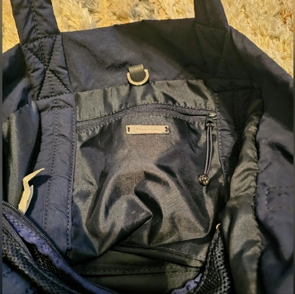 Lululemon on my level tote - Picture 4 of 6